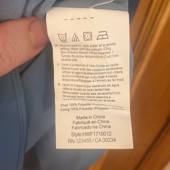 Halston sunburst sleeveless plated blouse NWT - Picture 6 of 6